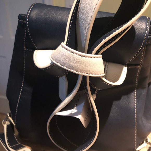 Coach - Authentic NWT Coach Leather backpack - Picture 5 of 8